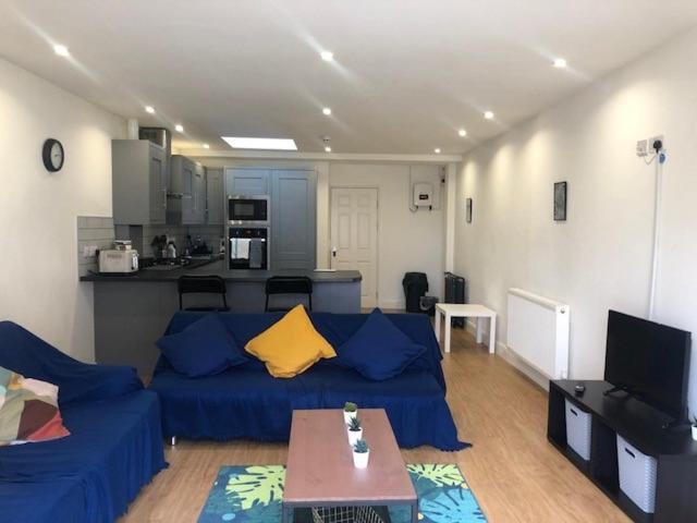 브리스틀 Short Term Lets From £15 Per Person Per Night 아파트 외부 사진