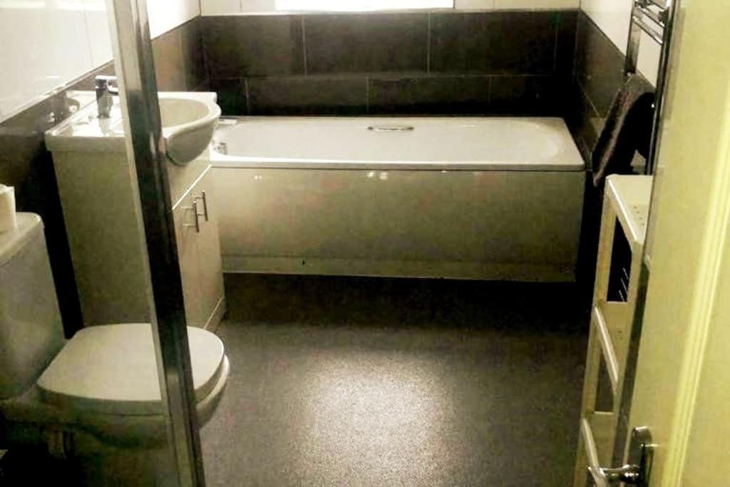 브리스틀 Short Term Lets From £15 Per Person Per Night 아파트 외부 사진