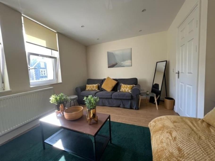 브리스틀 Short Term Lets From £15 Per Person Per Night 아파트 외부 사진