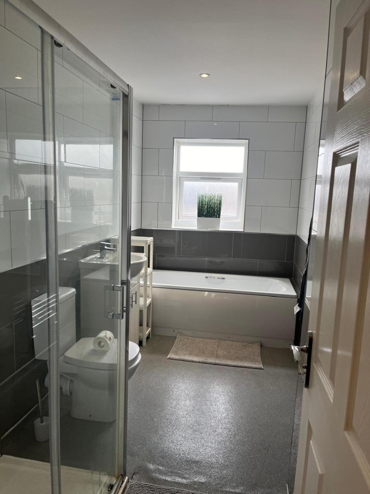 브리스틀 Short Term Lets From £15 Per Person Per Night 아파트 외부 사진
