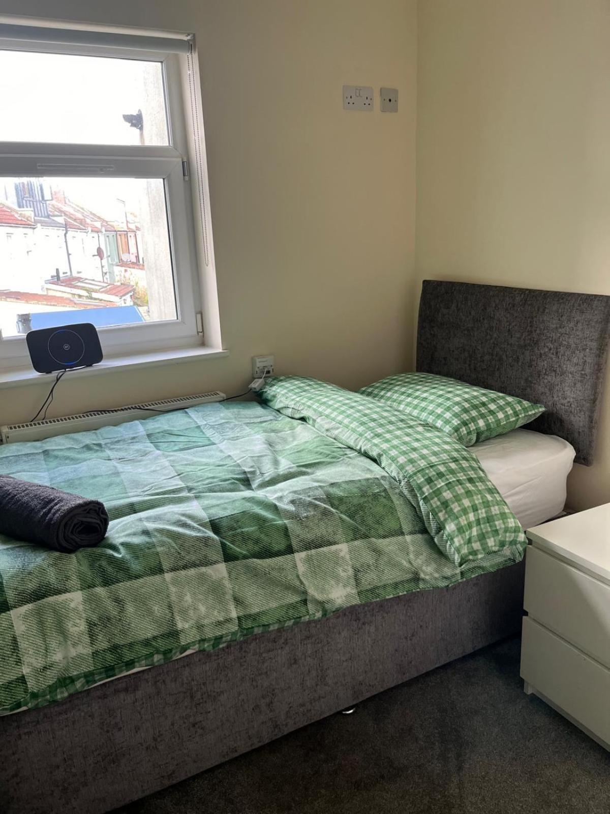 브리스틀 Short Term Lets From £15 Per Person Per Night 아파트 외부 사진